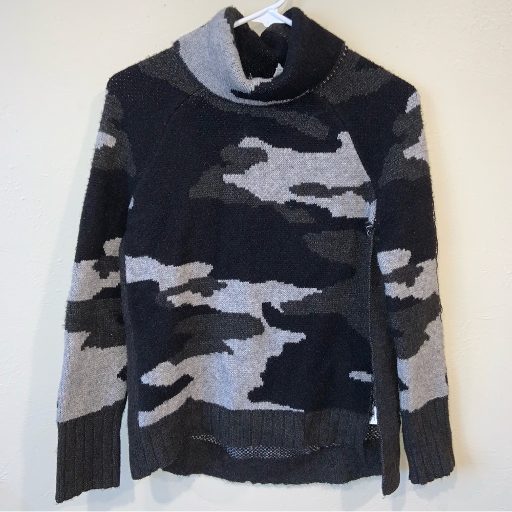 Cable & Gauge Camo turtle neck sweater S
